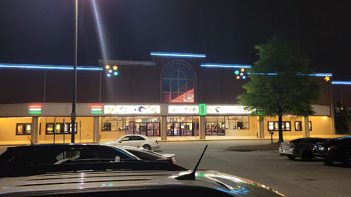 Movie Theater «Regal Cinemas Starlight 14 - Charlotte», reviews and photos, 11240 N Tryon St, Charlotte, NC 28262, USA