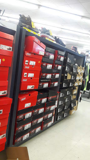 Sporting Goods Store «Big 5 Sporting Goods - Fresno», reviews and photos, 5488 N Blackstone Ave, Fresno, CA 93710, USA