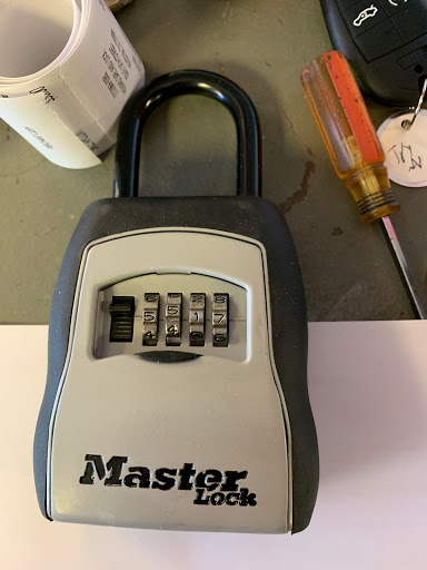 Locksmith «Howard Safe & Lock Co», reviews and photos, 826 E 14th St, Houston, TX 77009, USA