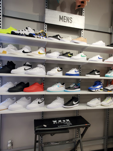 Clothing Store «DTLR», reviews and photos, 1500 W Broad St C, Richmond, VA 23220, USA