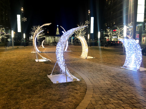 Movie Theater «ShowPlace ICON Theatres at Roosevelt Collection with ICON•X - Chicago», reviews and photos, 1011 S Delano Ct, Chicago, IL 60605, USA