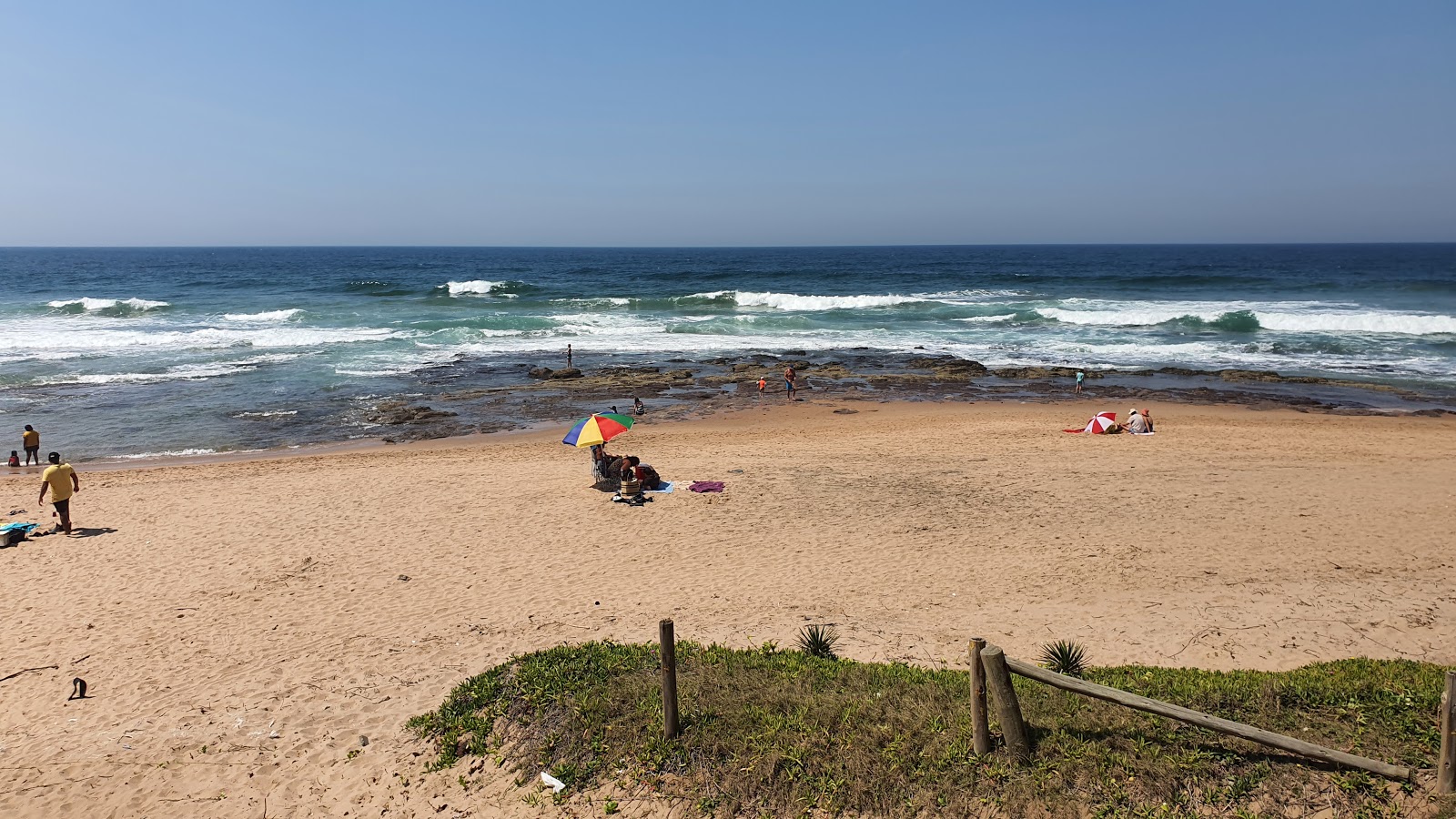 Foto von Zinkwazi beach mit beiger sand Oberfläche