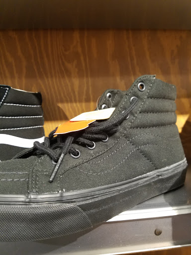 Clothing Store «Zumiez», reviews and photos, 15 Serramonte Center #338, Daly City, CA 94015, USA