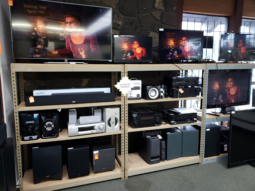 Pawn Shop «SILVER LINING JEWELRY AND LOAN GRESHAM», reviews and photos, 300 SE 181st Ave, Portland, OR 97233, USA