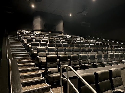 Movie Theater «Regal Cinemas Hollywood 20 - Naples», reviews and photos, 6006 Hollywood Dr, Naples, FL 34109, USA