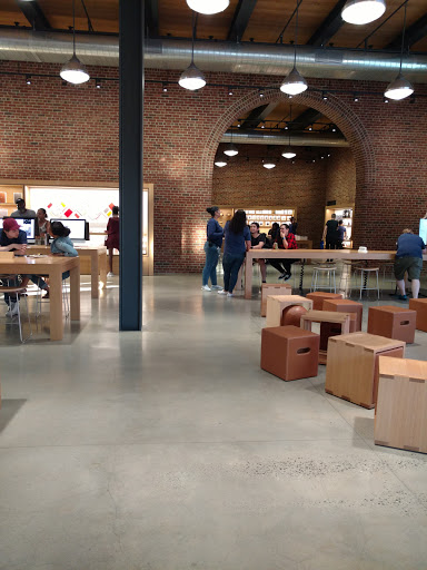 Computer Store «Apple Williamsburg», reviews and photos, 247 Bedford Ave, Brooklyn, NY 11211, USA