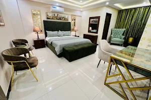 Bahria Luxus Suites image