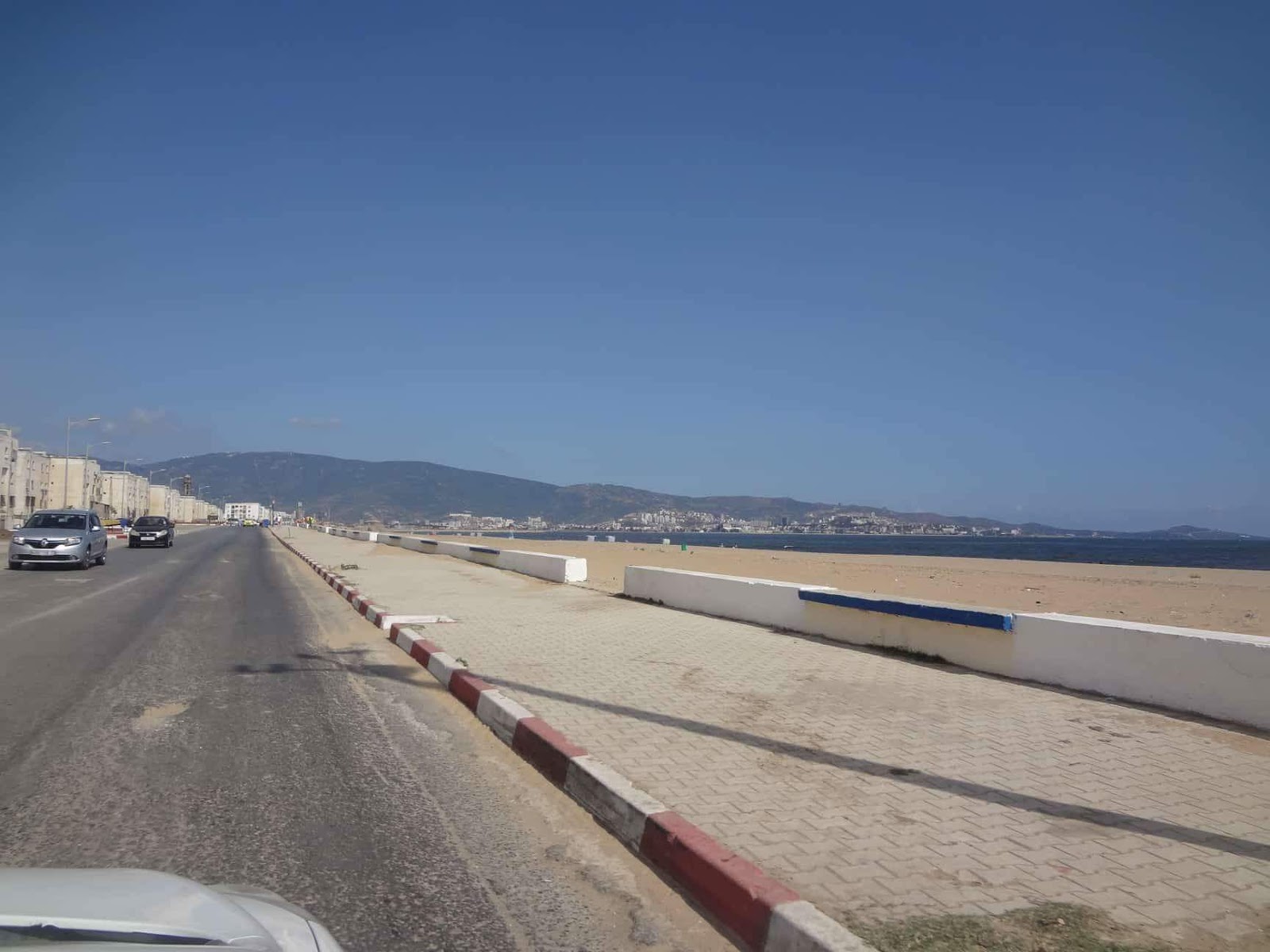 Fotografie cu Plage Sidi Salem cu long bay