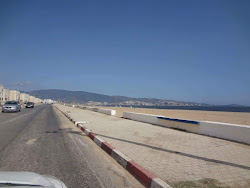Foto von Plage Sidi Salem mit lange bucht