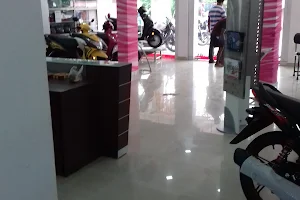 Hero Dealer Bike Showroom image