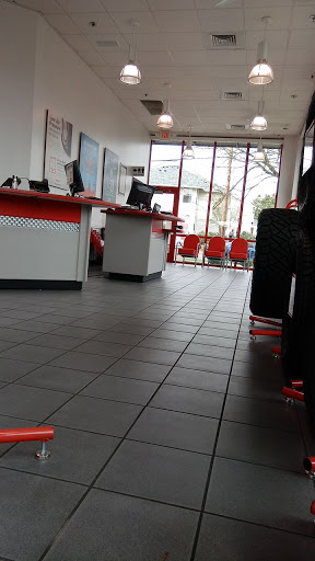 Tire Shop «Discount Tire Store - Hillsboro, OR», reviews and photos, 1800 SE Minter Bridge Rd, Hillsboro, OR 97123, USA