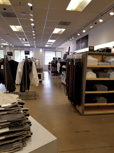 Clothing Store «Banana Republic», reviews and photos, 241 Fort Evans Rd NE, Leesburg, VA 20176, USA