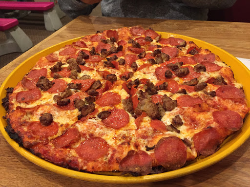 Pizza Restaurant «Round Table Pizza», reviews and photos, 128 Woodside Rd, Redwood City, CA 94061, USA