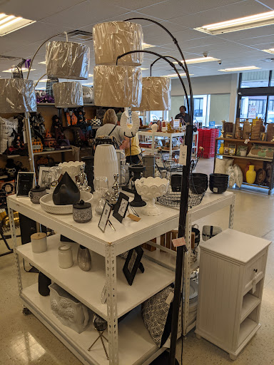 Home Goods Store «Tuesday Morning», reviews and photos, 4116 W Town and Country Rd, Dayton, OH 45429, USA