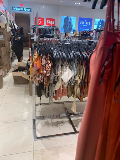 Clothing Store «Forever 21», reviews and photos, 1001 N Arney Rd #1000, Woodburn, OR 97071, USA