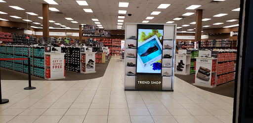 Shoe Store «Famous Footwear», reviews and photos, 7951 W Tropical Pkwy, Las Vegas, NV 89149, USA