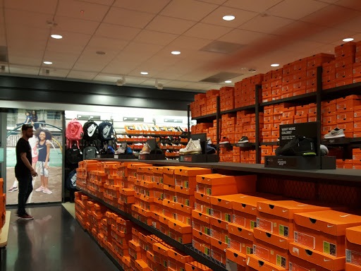 Clothing Store «Nike Factory Store», reviews and photos, 603 Stanley K Tanger Dr, Lancaster, PA 17602, USA