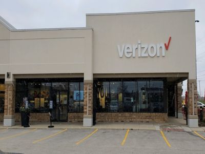 Cell Phone Store «Verizon», reviews and photos, 143 Danada Square W, Wheaton, IL 60189, USA