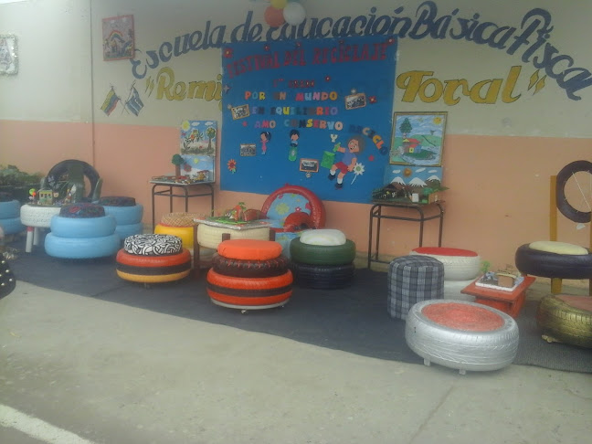 Opiniones de Escuela fiscal "Remigio Crespo Toral" en Guayaquil - Escuela