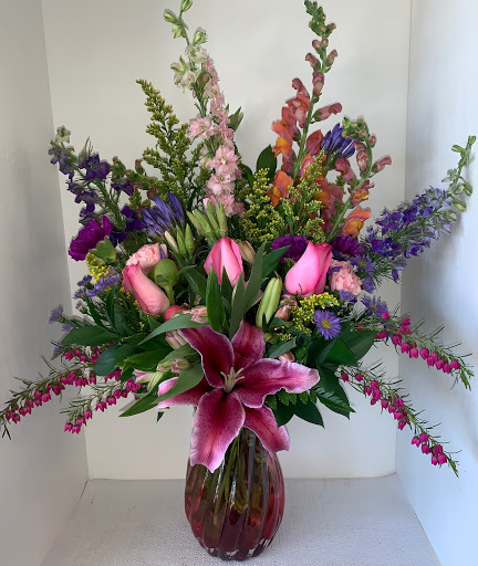 Flowers By Lorraine, 541 Boston St, Lynn, MA 01905, USA, 