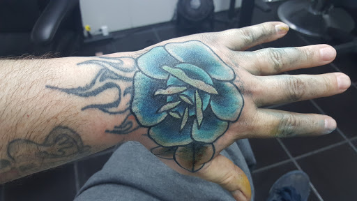 Tattoo Shop «Liberty Tattoo Inc», reviews and photos, 1027 N Milwaukee Ave, Libertyville, IL 60048, USA