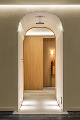 SPA BLACK DOOR - MARBEUF à Paris
