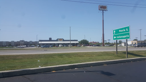 American Restaurant «Cracker Barrel Old Country Store», reviews and photos, 1005 Candleview Lane, Crawfordsville, IN 47933, USA