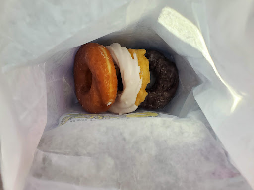 Donut Shop «Neils Donuts», reviews and photos, 83 N Turnpike Rd, Wallingford, CT 06492, USA