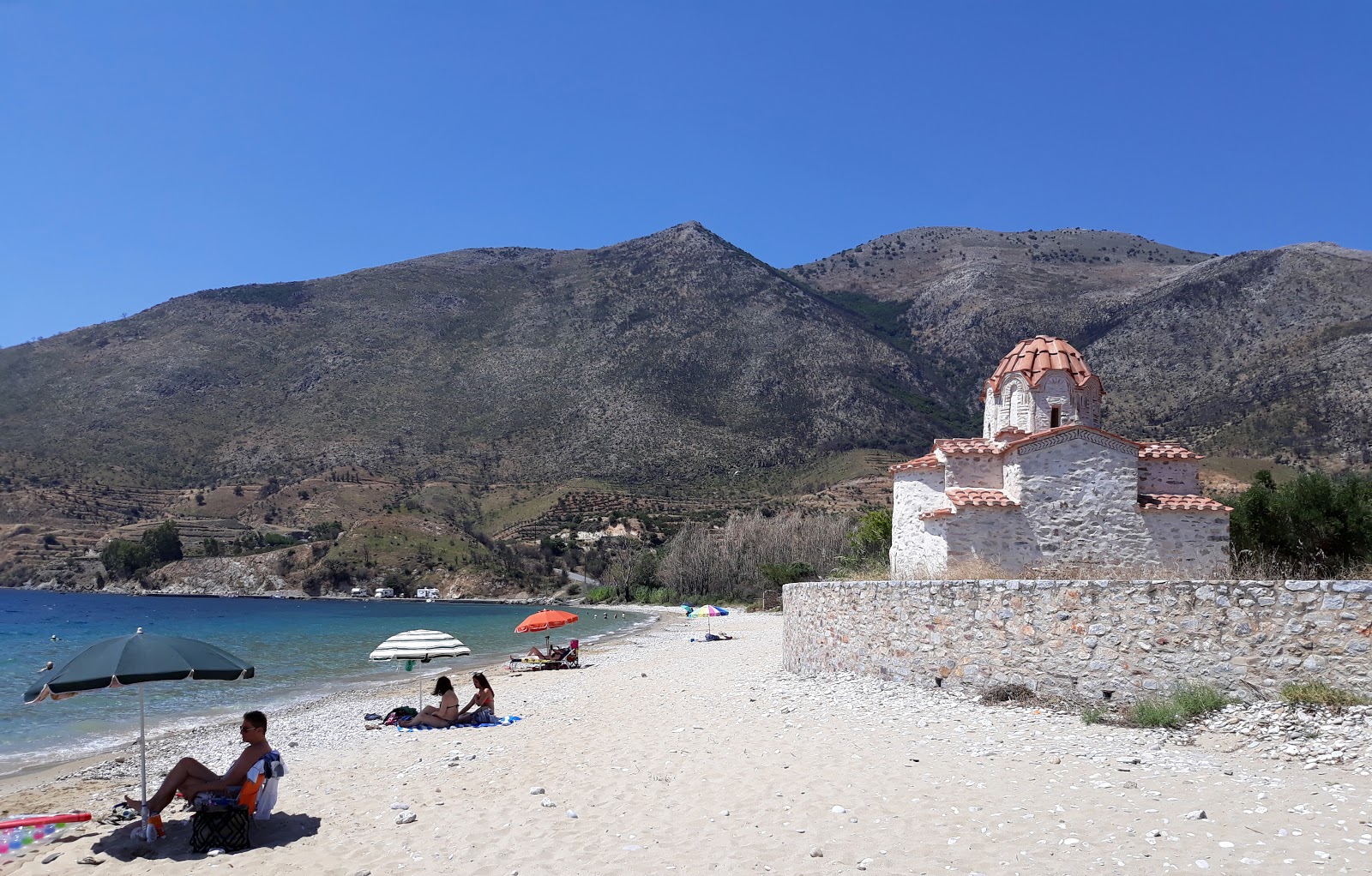 Fotografie cu Skoutari beach - locul popular printre cunoscătorii de relaxare