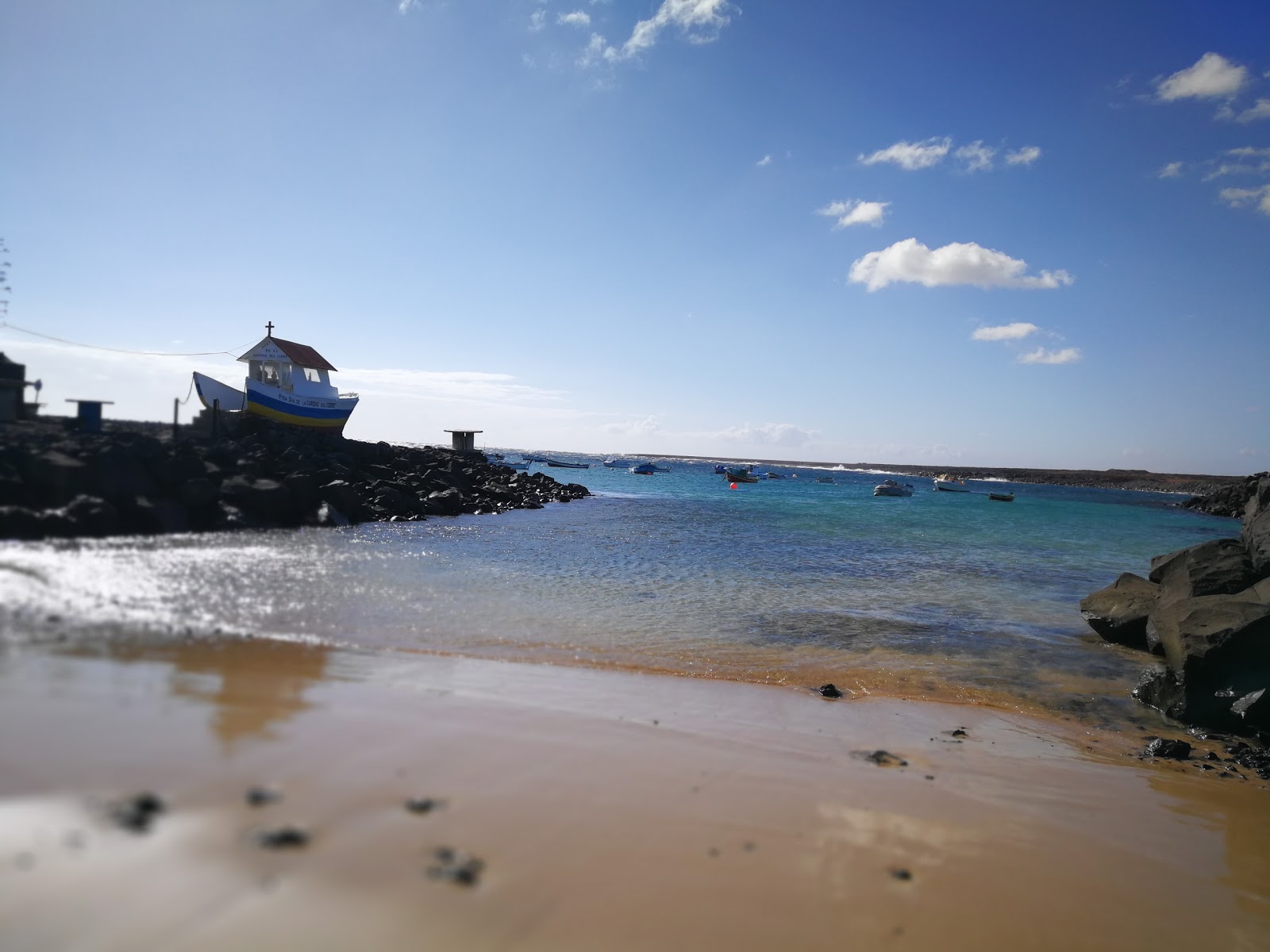 Foto von Playa del Jablito mit beiger sand Oberfläche