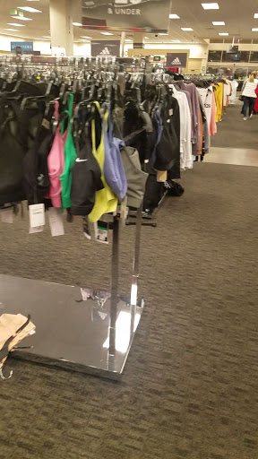 Department Store «Nordstrom Rack Burbank Empire Center», reviews and photos, 1601 N Victory Pl, Burbank, CA 91502, USA