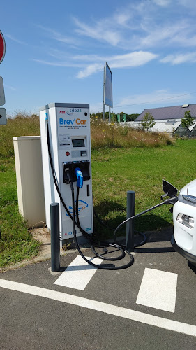 Borne de recharge de véhicules électriques Ouest Charge Charging Station Taden