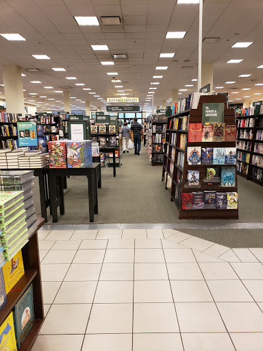 Book Store «Barnes & Noble Booksellers Palm Desert», reviews and photos, 72840 Highway 111 # 425, Palm Desert, CA 92260, USA