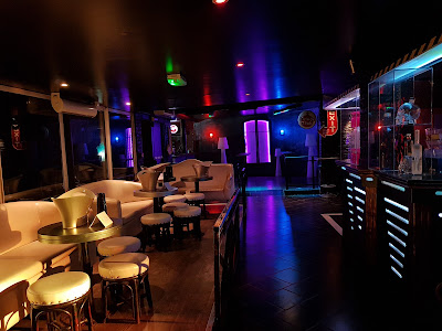 Factory club à Limay