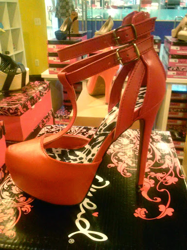 Shopping Mall «Oakland Mall», reviews and photos, 412 W 14 Mile Rd, Troy, MI 48083, USA