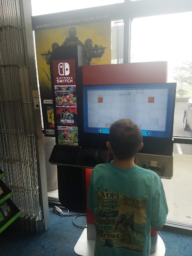 Video Game Store «GameStop», reviews and photos, 2275 NE 27th St #108, McMinnville, OR 97128, USA