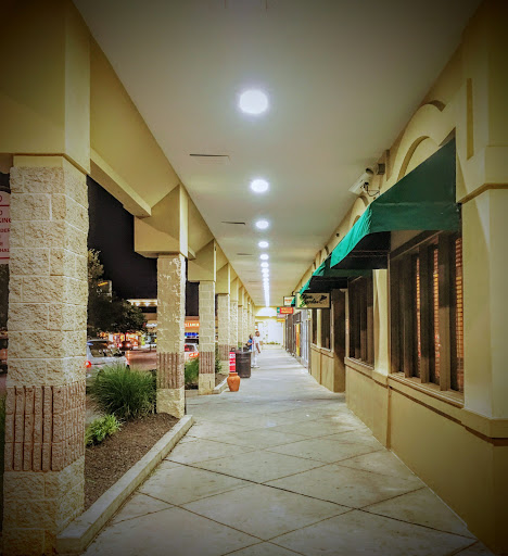 Shopping Mall «Bala Cynwyd Shopping Center», reviews and photos, 59 E City Ave, Bala Cynwyd, PA 19004, USA