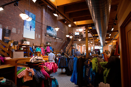 Clothing Store «Patagonia Boston», reviews and photos, 346 Newbury St, Boston, MA 02115, USA