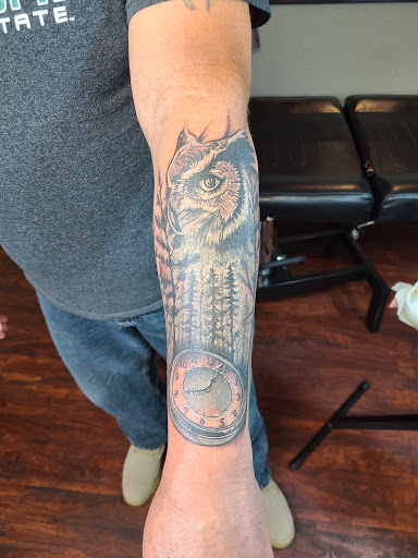 Tattoo Shop «Catch 22 Tattoo», reviews and photos, 1505 Madison Ave, Painesville, OH 44077, USA