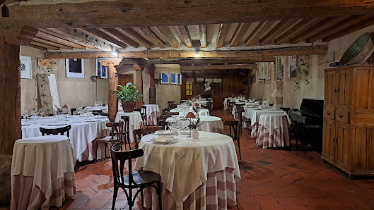Restaurante Asador La Portada de Mediodía C. San Nicolás de Bari, 31, 40160 Torrecaballeros, Segovia, España