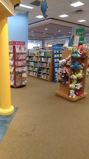 Book Store «Barnes and Noble», reviews and photos, 2500 N Mayfair Rd, Milwaukee, WI 53226, USA