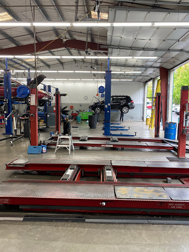 Auto Repair Shop «Henderson Auto», reviews and photos, 9075 SW Burnham St, Tigard, OR 97223, USA