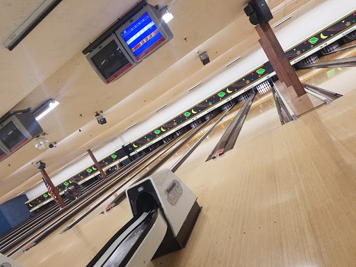 Bowling Alley «Wood Dale Bowl», reviews and photos, 155 E Irving Park Rd, Wood Dale, IL 60191, USA