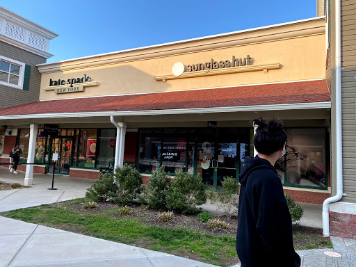 Shopping Mall «Clinton Crossing Premium Outlets», reviews and photos, 20 Killingworth Turnpike, Clinton, CT 06413, USA