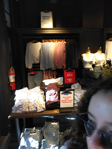 Clothing Store «Hollister Co.», reviews and photos, 14567 SW 5th St, Pembroke Pines, FL 33027, USA