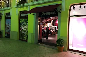 Desigual image