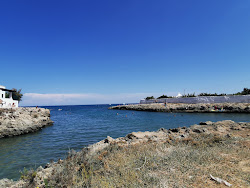 Porto Contessa Beach'in fotoğrafı dağlarla çevrili