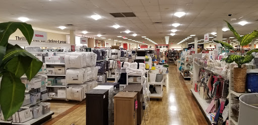 Department Store «T.J. Maxx & HomeGoods», reviews and photos, 111 Taunton St, Plainville, MA 02762, USA