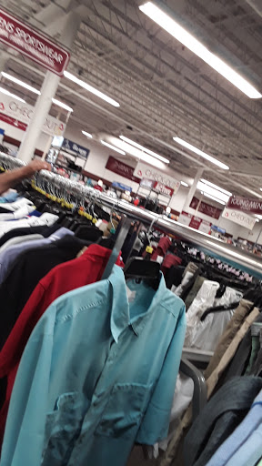 Clothing Store «Burlington Coat Factory», reviews and photos, 6900 Chestnut St, Gilroy, CA 95020, USA