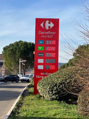 Station service Carrefour Market à Pertuis